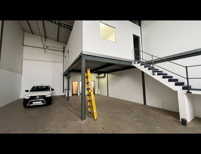 246M² WAREHOUSE TO LET IN MEADOWDALE